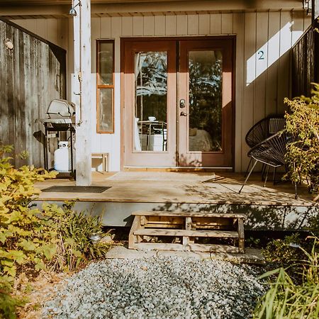 Lunar Cove Inn Charters And Tours Tofino Exterior photo