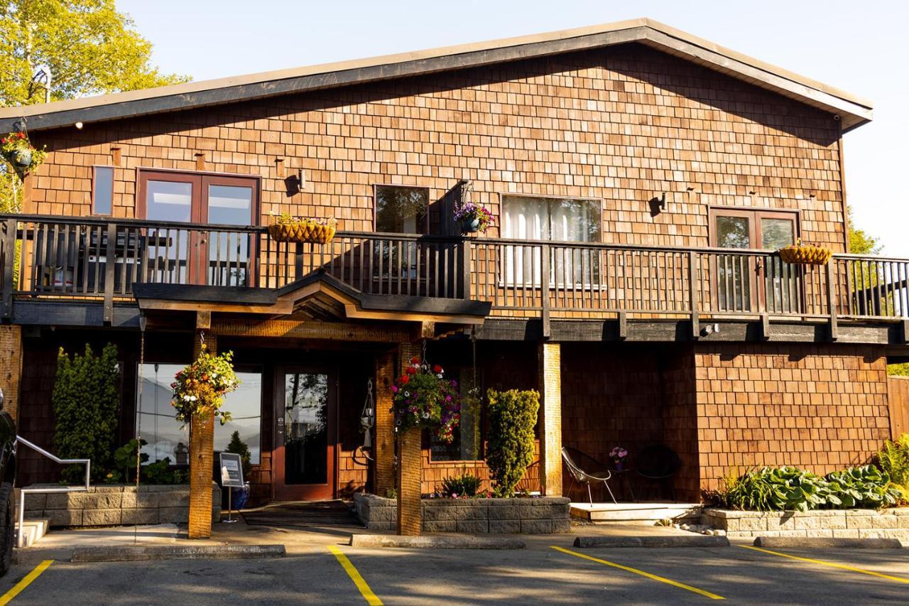 Lunar Cove Inn Charters And Tours Tofino Exterior photo