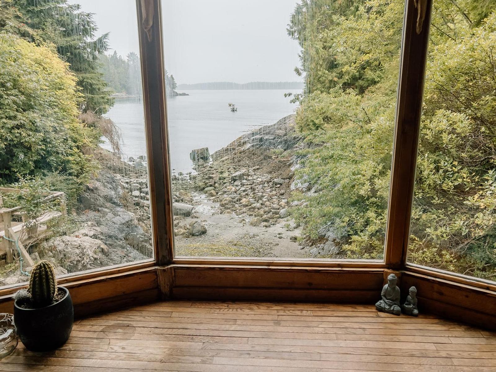 Lunar Cove Inn Charters And Tours Tofino Exterior photo